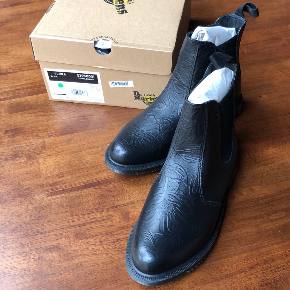 NWB Dr Martens Doc Martens Flora women’s boot 9